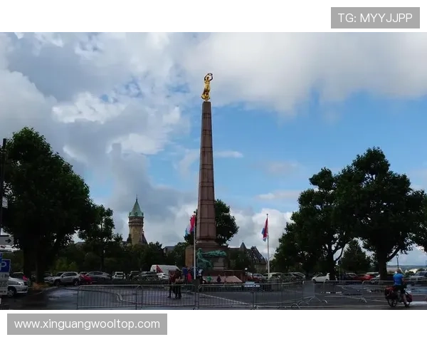 卢森堡足球明星的崛起与成就：小国大梦的运动传奇